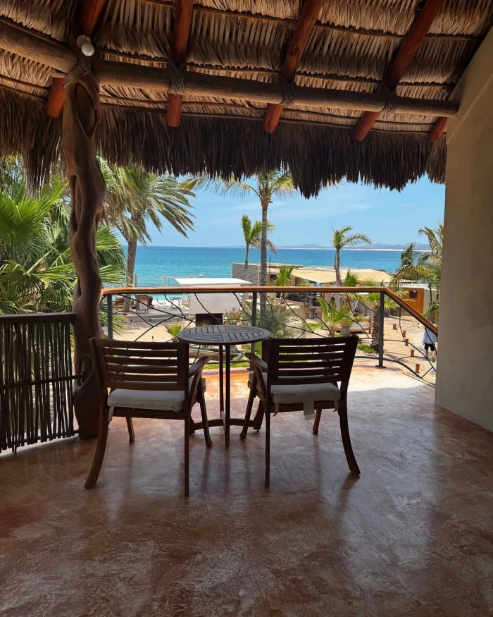 Yasemin Kaya Allen Sahilde Tek Başına! Paylaştığı Pozlarla Sosyal Medyayı Salladı