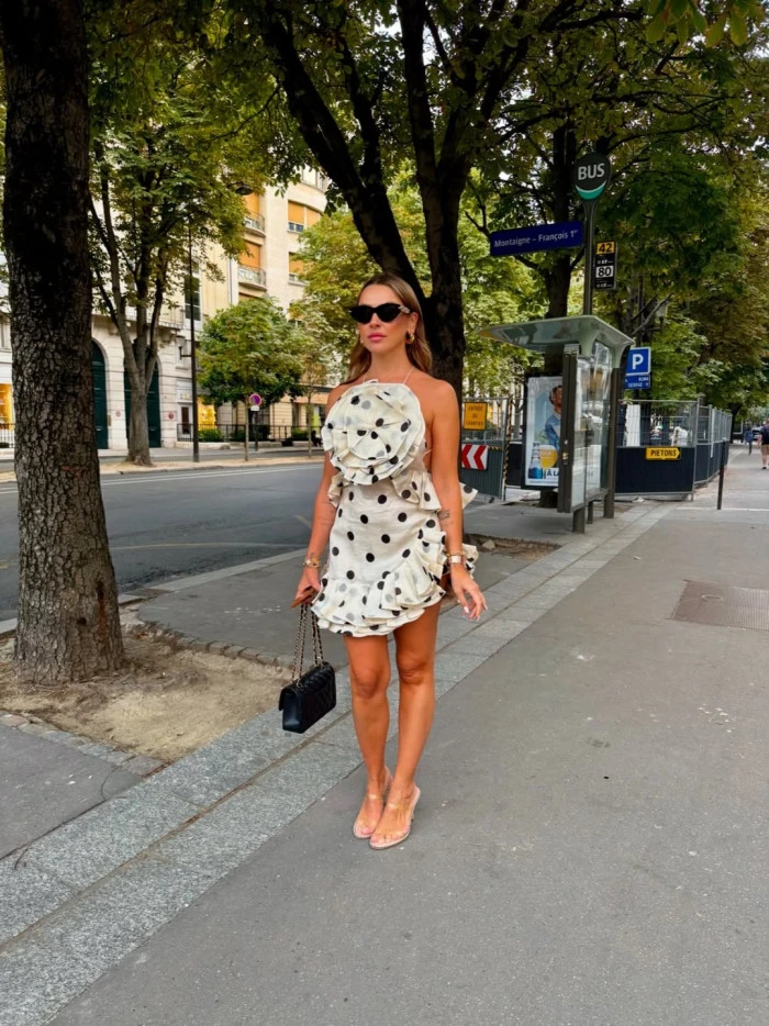 Hadise Paris’te: Filtresiz ve Photoshopsuz Kareleriyle Sosyal Medyayı Salladı