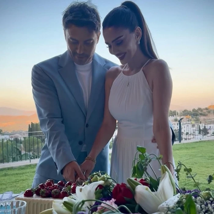 Tolga Güleç ile Öykü Cengiz'den Mutluluk Pozu