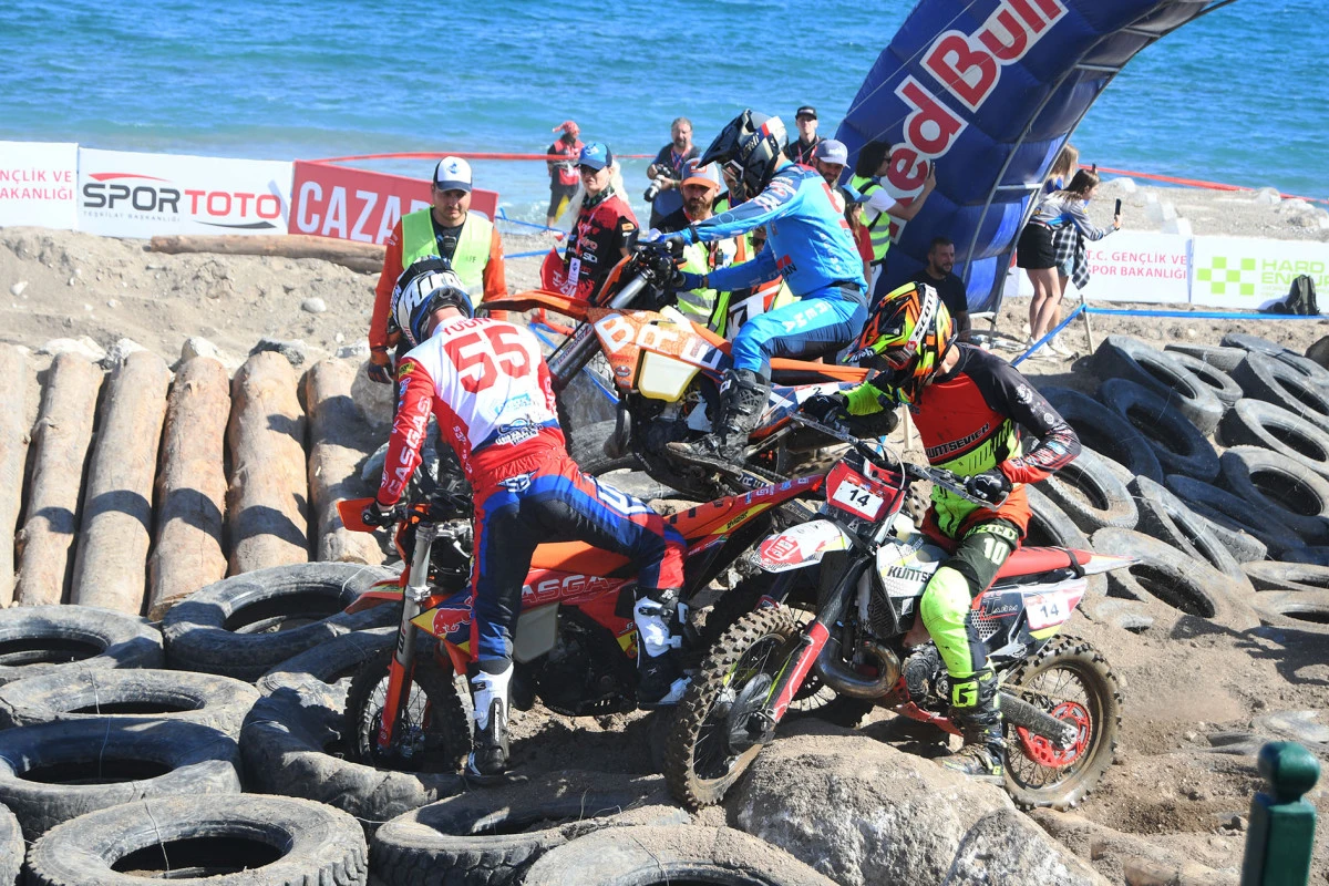 40 Ülke, 400 Sporcu! Sea To Sky Enduro Dünya Şampiyonası Etabı Kemer'de Kumları Ateşledi