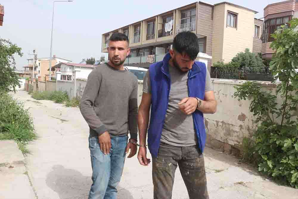 Adana'da 2 hırsızlık şüphelisi suçüstü yakalandı