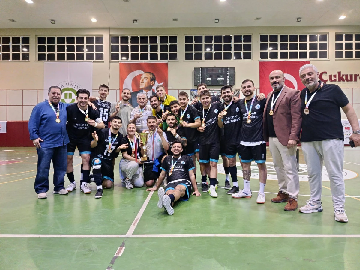 Adana&rsquo;da Dev Final: &Uuml;sk&uuml;dar &Uuml;niversitesi, Atat&uuml;rk &Uuml;niversitesi&rsquo;ni Devirerek Kupayı Kaldırdı