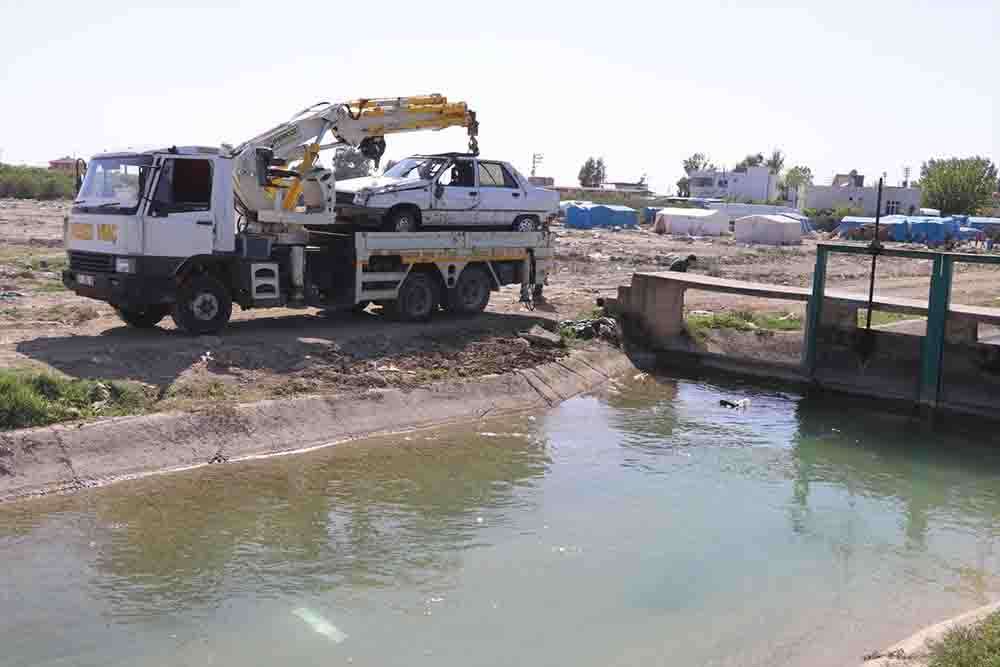 Adana'da sulama kanalına düşen otomobildeki 2 kız kardeş yaşamını yitirdi