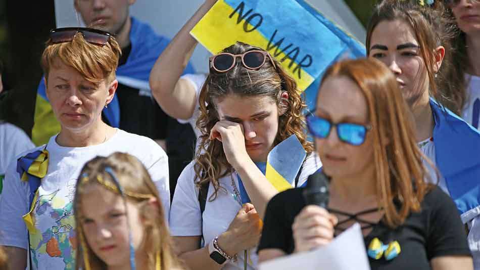Adana'da yaşayan Ukraynalılar, Rusya'nın ülkelerine saldırısını protesto etti