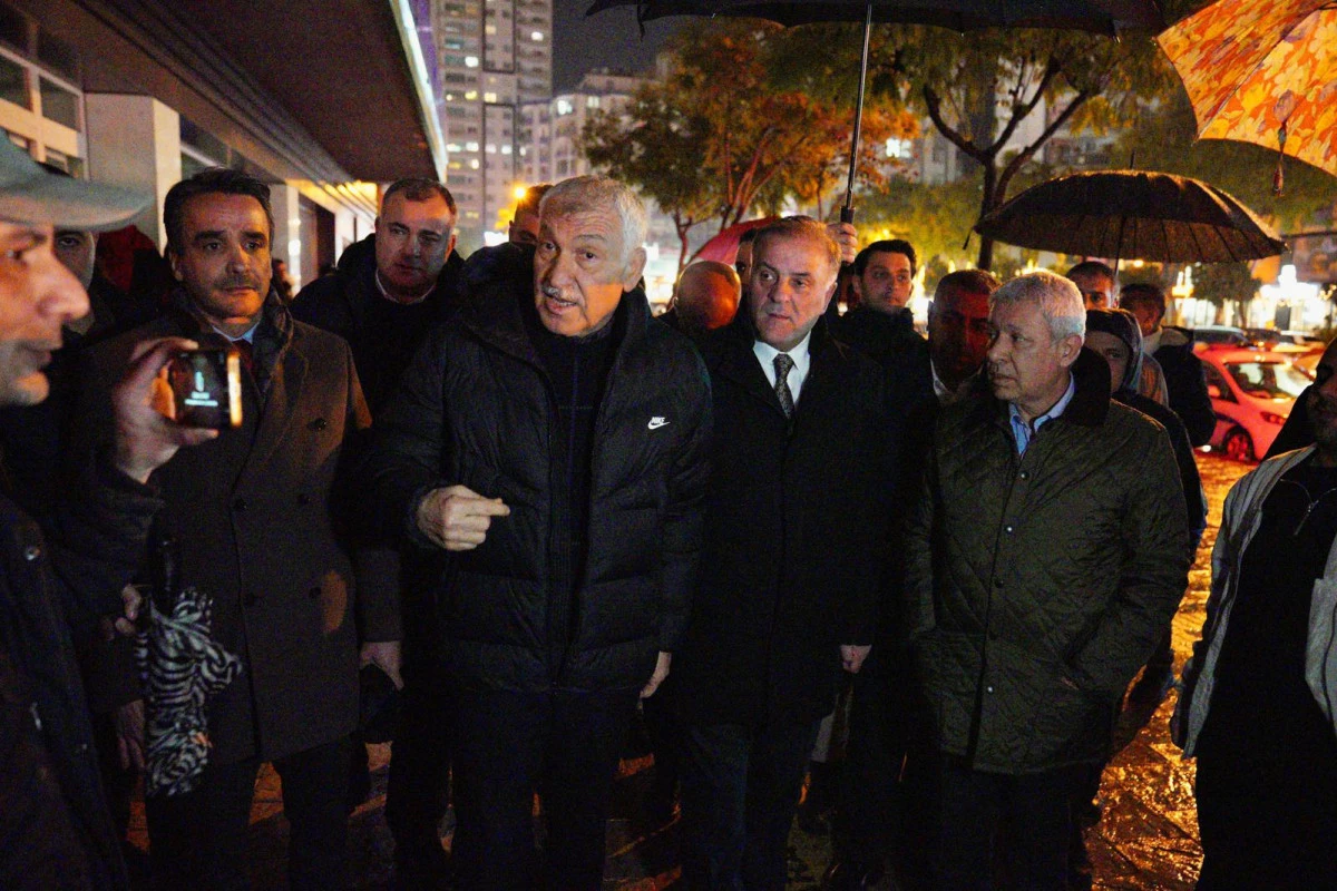 Adıyaman&rsquo;da 04.17 Sessizliği: Binlerce Kişi Saat Kulesi&rsquo;ne Y&uuml;r&uuml;d&uuml;