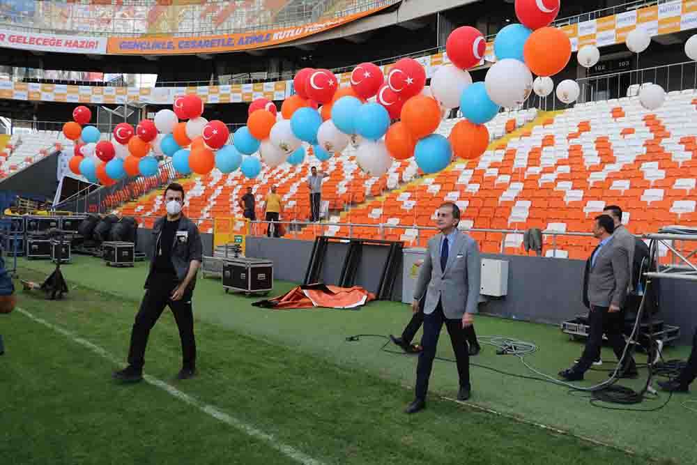 AK Parti'li Çelik, Cumhurbaşkanı Erdoğan'ın katılacağı şölene gençleri davet etti