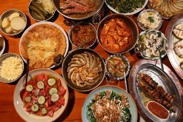 Ak&ccedil;aabat K&ouml;ftesi, Hamsik&ouml;y S&uuml;tlacı ve Pideye Ziyaret&ccedil;i Akını