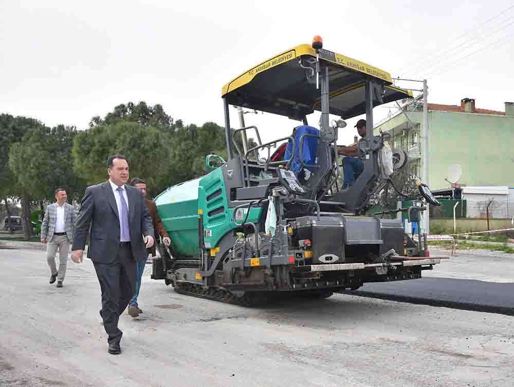 Akhisar Belediyesi yeni sezon asfalt serme çalışmalarına başladı 