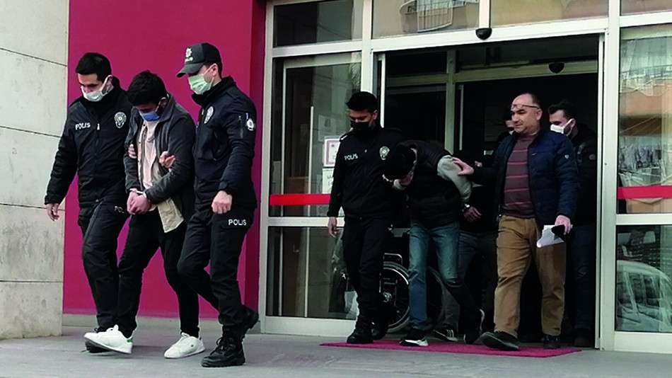 Aldığı yakıtın ücretini ödemeden kaçan sürücü ve yanındaki 2 kişi tutuklandı