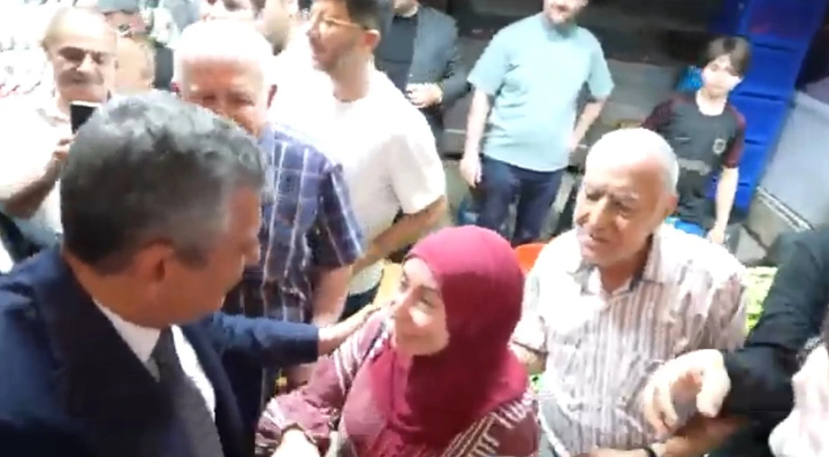 Ankara Ulus Hali&rsquo;nde İzdiham: Se&ccedil;ilmiş Lider &Ouml;zg&uuml;r &Ouml;zel Davul Zurnayla Karşılandı
