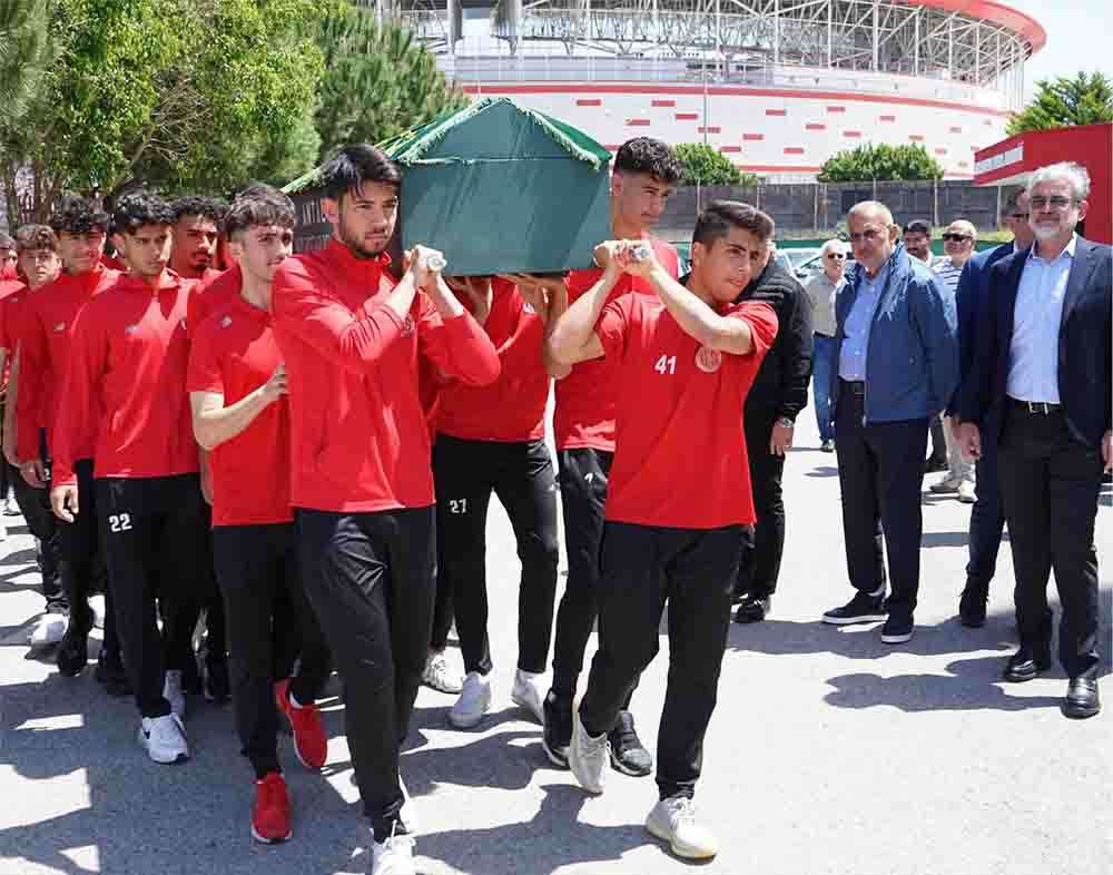 Antalyaspor Kulübü'nün ilk genel sekreteri Akay Ekim son yolculuğuna uğurlandı