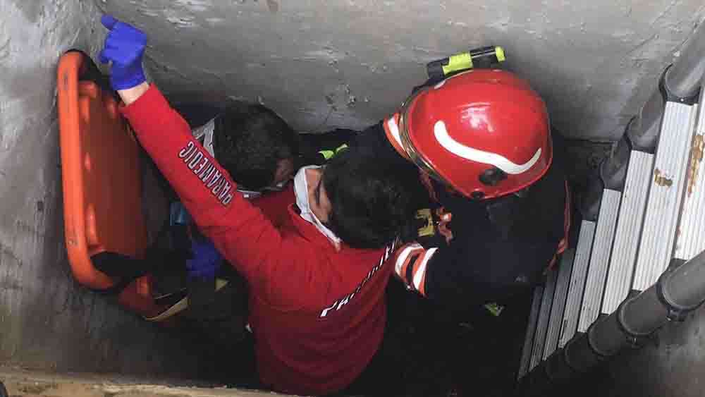 Apartman boşluğuna düşen engelli kişi kurtarıldı 