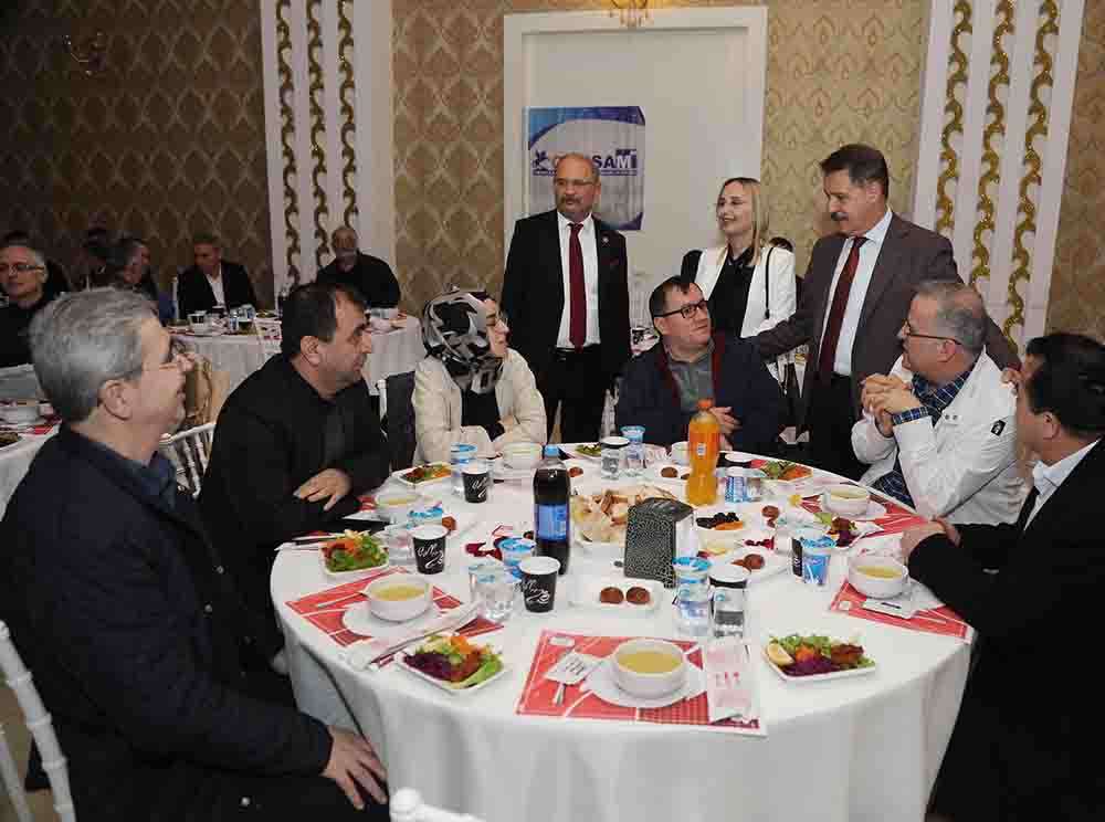 Atakum Belediye Başkanı Cemil Deveci, Atakum Muhtarlar Meclisi’nde muhtarlarla bir araya geldi 