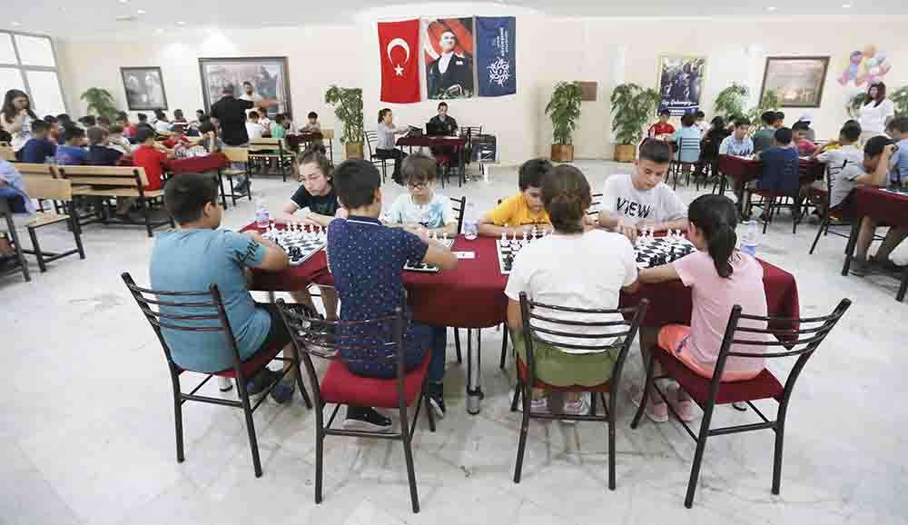 Aydın Büyükşehir Belediyesi Kültür Merkezleri öğrencilerin kendilerini geliştirmesini sağlıyor.