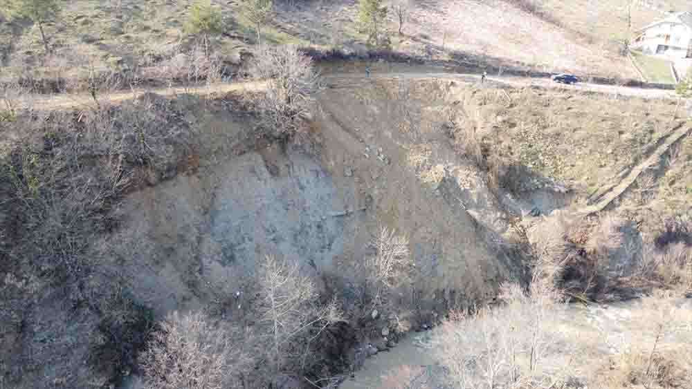 Bartın'da heyelanda zarar gören alanlarda çalışmalar devam ediyor. 