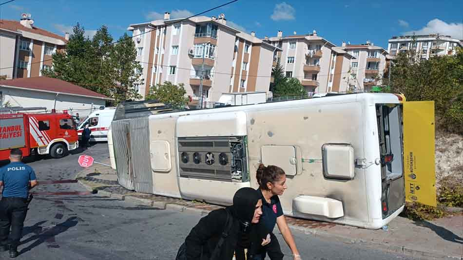 Başakşehir'de İETT otobüsü devrildi: 5 yaralı