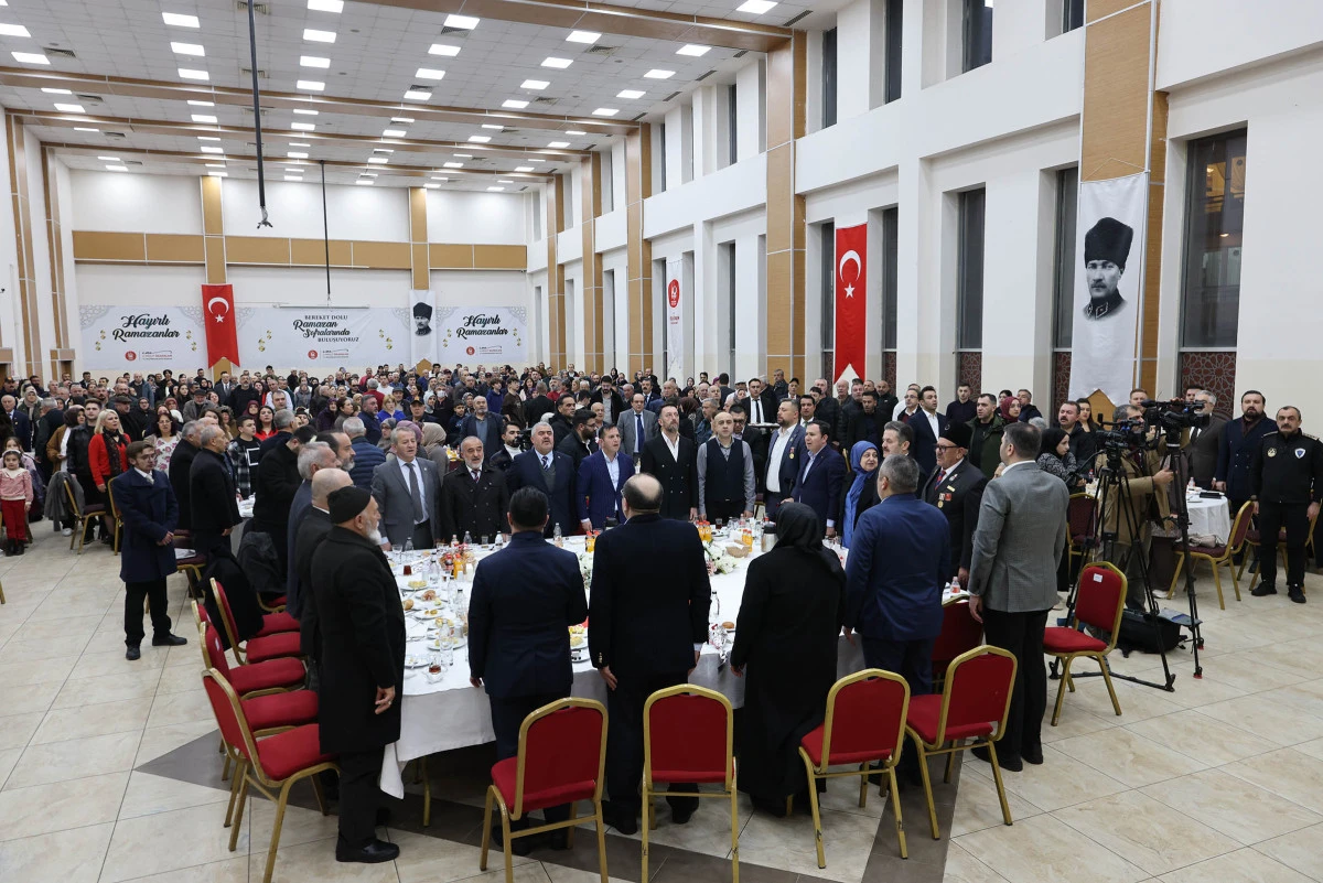 Başkan &Ouml;zarslan, Ramazanın İlk İftarını Şehit Aileleri Ve Gazilerle Yaptı
