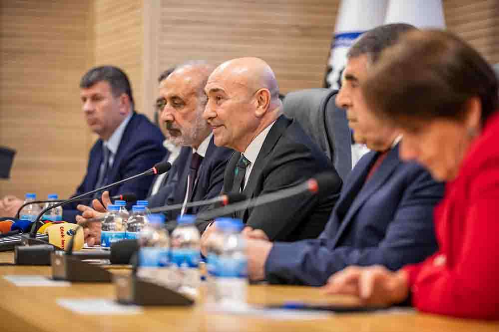  Başkan Soyer Diyarbakırlı gençler ve iş insanlarıyla buluştu