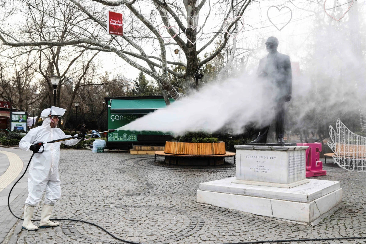 Başkent&rsquo;in Simgesi Kuğulupark&rsquo;ta Buharlı Temizlik