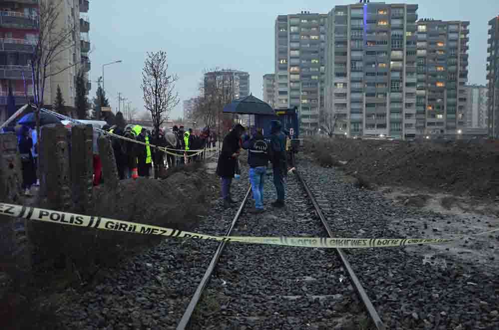 Batman'da trenin çarptığı genç hayatını kaybetti 