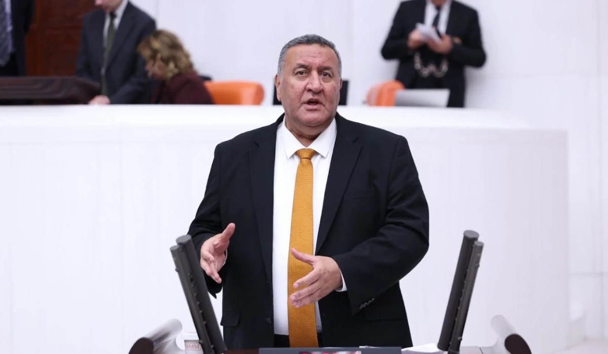 Bayram Tatiline Otomobille &Ccedil;ıkmak Da, Otob&uuml;s Bileti Almak Da D&uuml;ş&uuml;nd&uuml;r&uuml;yor