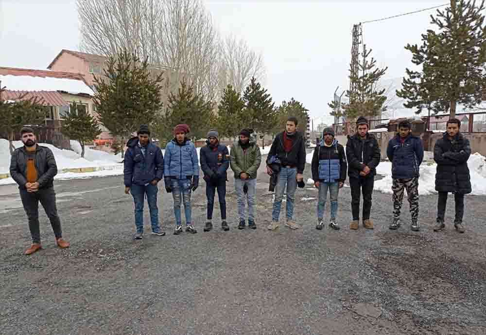 Bitlis'te 3 ayda 1192 düzensiz göçmen yakalandı 