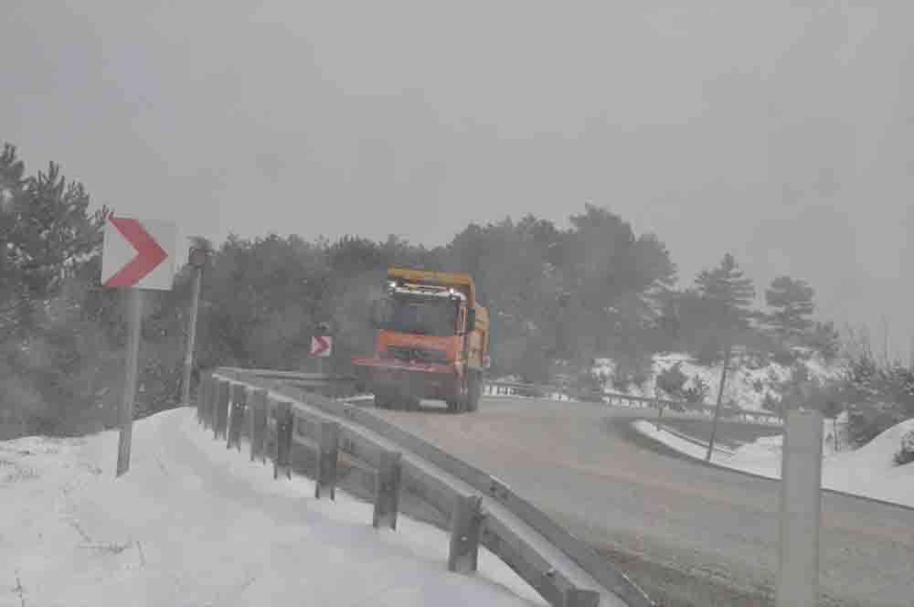 Bolu da kar yağışı devam ediyor