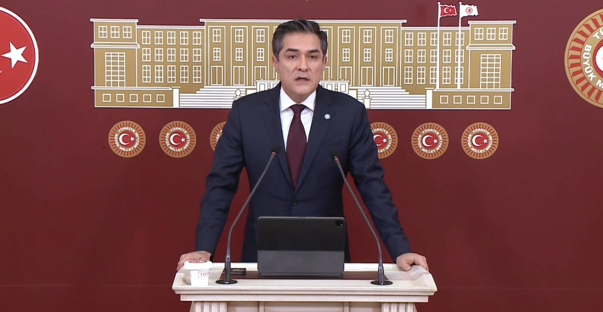 Buğra Kavuncu, D&uuml;n &lsquo;ırk&ccedil;ı, zalim, faşist&rsquo; dediklerine bug&uuml;n methiyeler d&uuml;z&uuml;yorlar