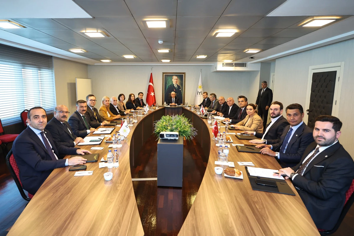 Buğra Kavuncu Ulus Kimliği Uyarısında Bulundu: Millet İradesi Hi&ccedil;e Sayılıyor!