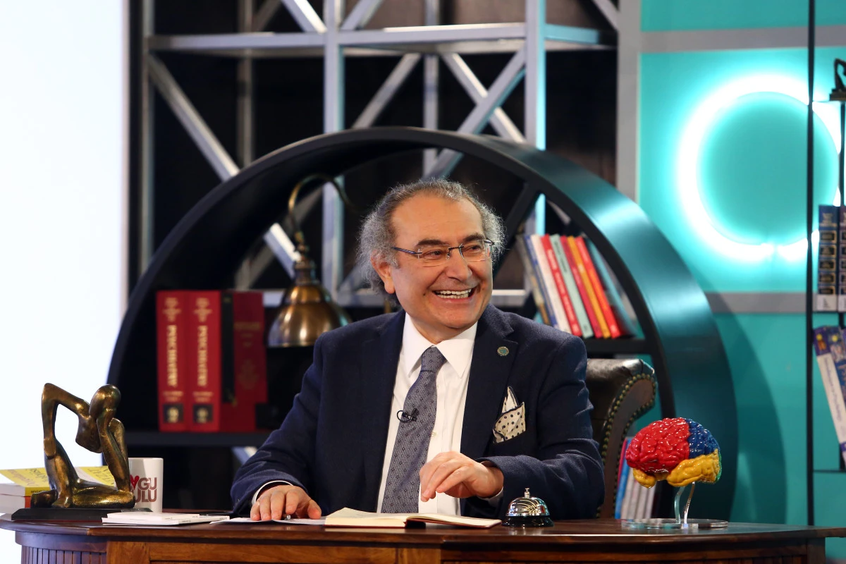  Bug&uuml;n&uuml;n Dijital Tehditlerini 2014'te Okuyan Kitap: Bilin&ccedil;li Aile Olmak