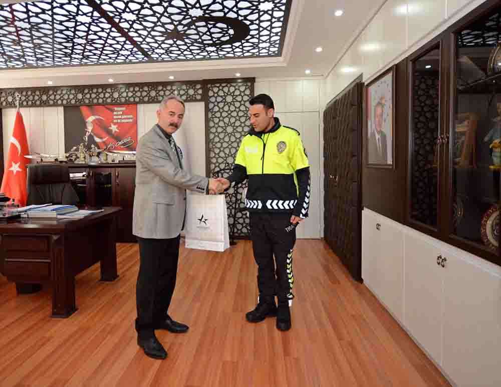 Burdur'da polislere rüşvet vermeye çalışan sürücüye para cezası 