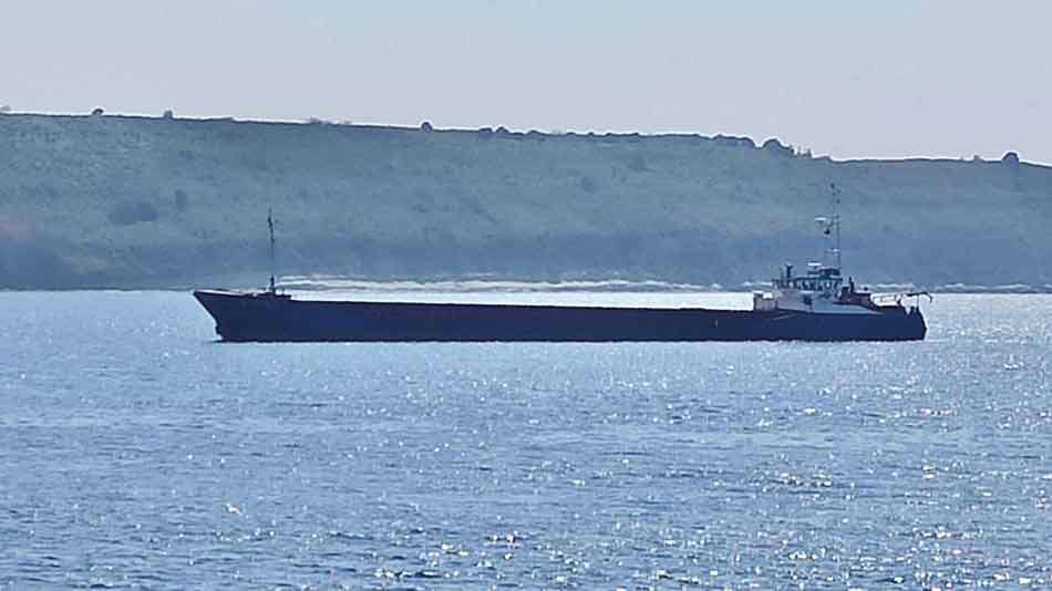 Çanakkale Boğazı'nda karaya oturan yük gemisi kurtarıldı