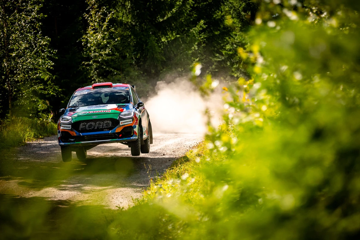 Castrol Ford Team T&uuml;rkiye, T&uuml;rk motor sporlarında bir ilke imza atmak i&ccedil;in Junior WRC finaline Şili Rallisi&rsquo;ne gidiyor.