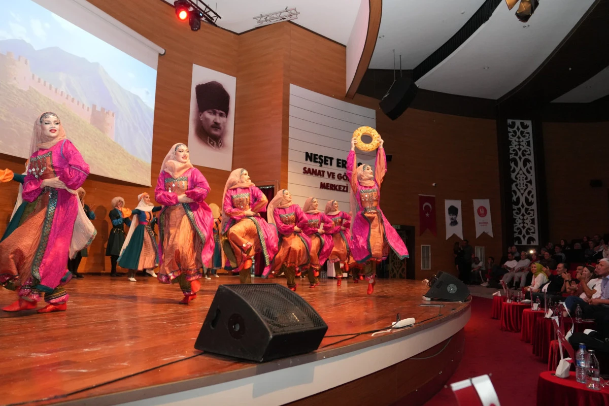 Dağıstan Dans Grupları Ke&ccedil;i&ouml;ren&rsquo;i B&uuml;y&uuml;ledi: Dağıstan Gen&ccedil;liği ve Bahar Sahnedeydi!
