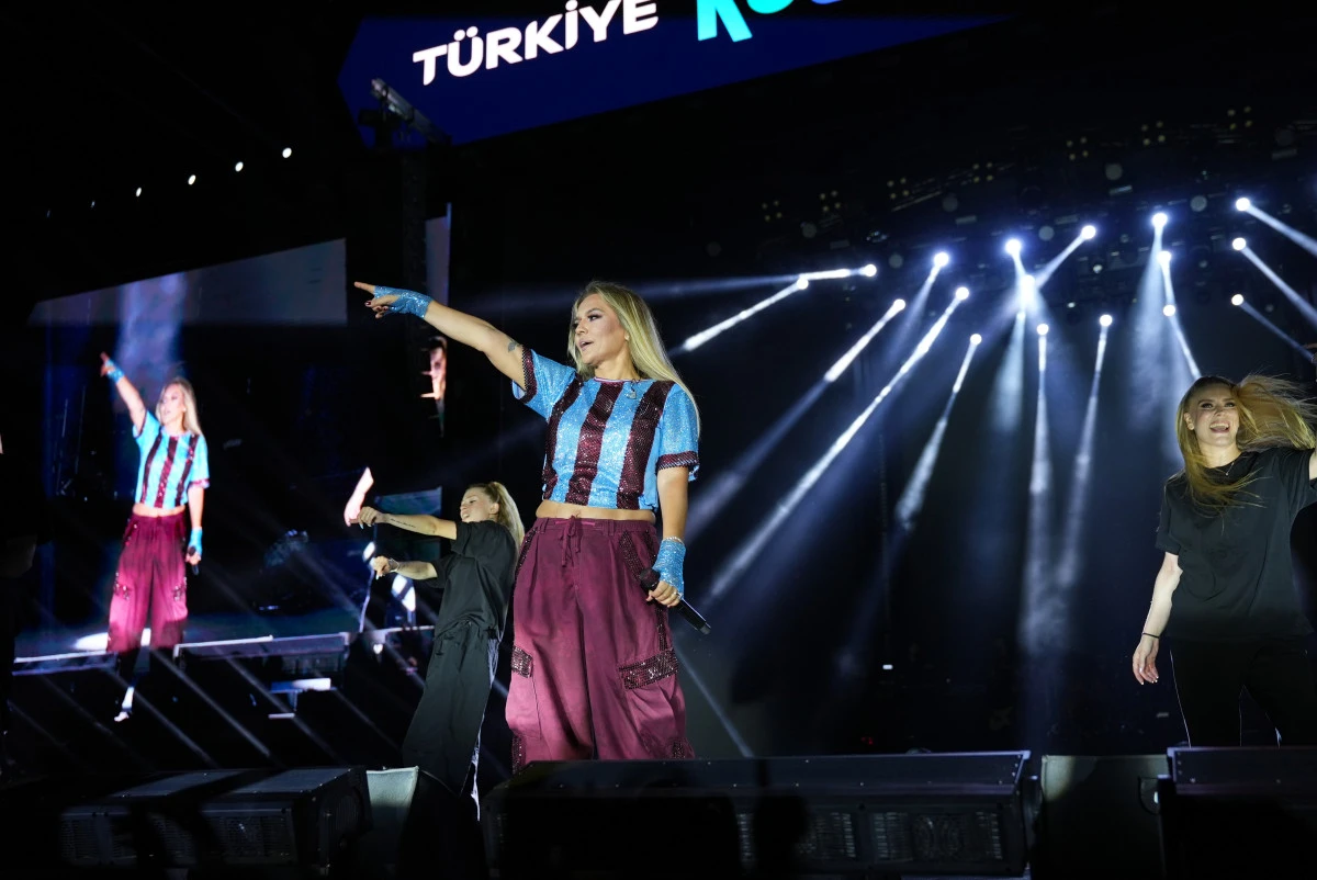 Demet Akalın Trabzon'un İmza Lezzetine Hayran Kaldı