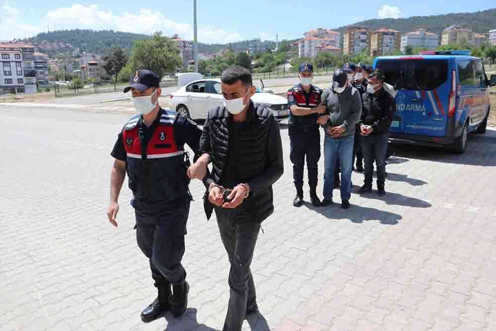 Denizli'de yaşlı kadını dolandıran 4 şüpheli tutuklandı