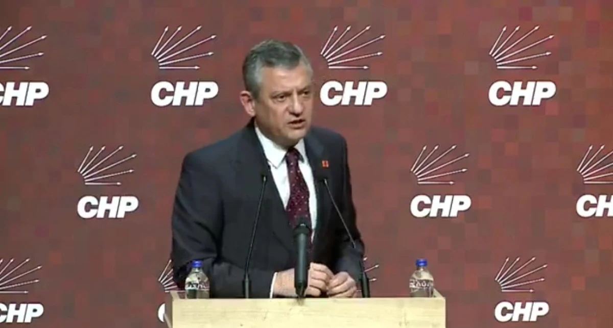 Depremin Merkez &Uuml;ss&uuml;nde Tarihi Toplantı: CHP Lideri &Ouml;zel Kahramanmaraş&rsquo;ta Konuştu