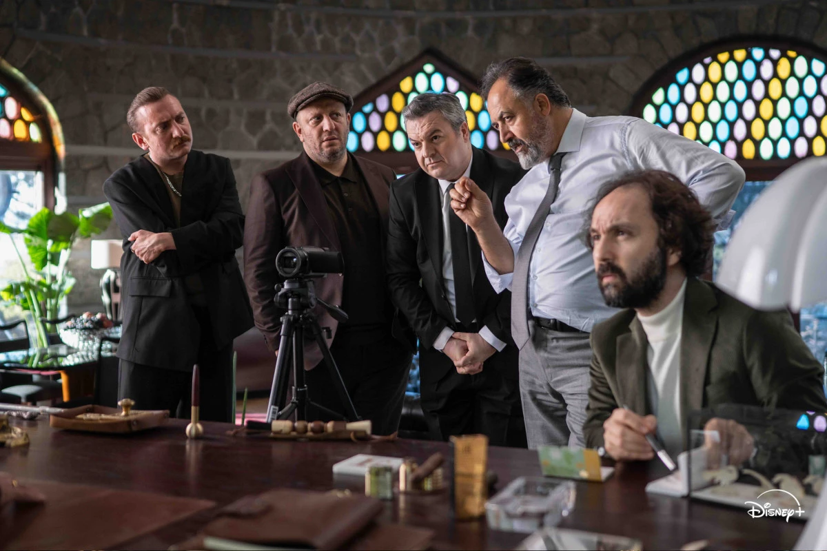 Dev Kadro, Sıra Dışı Hikaye: Merakla Beklenen Sekizinci Aile'nin İlk 4 Bölümü Yayında!