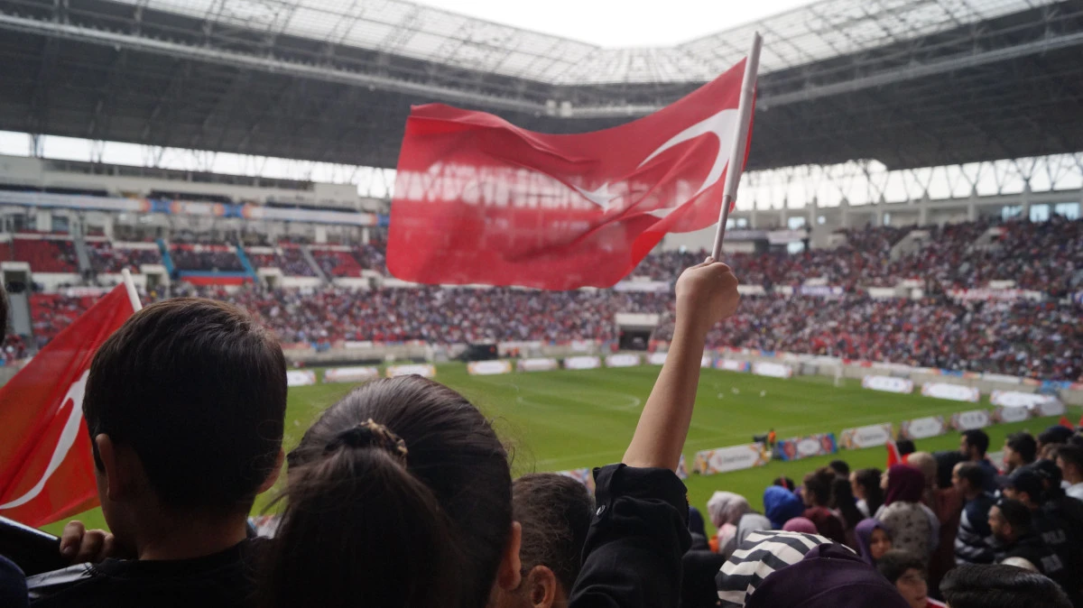 Devlet Bah&ccedil;eli'den Futbolculara Dev Turnuva &Ouml;ncesi B&uuml;y&uuml;k Moral