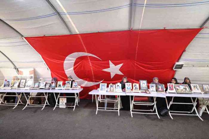 Diyarbakır annelerinden çocuklarına  teslim olun  çağrısında bulundu 