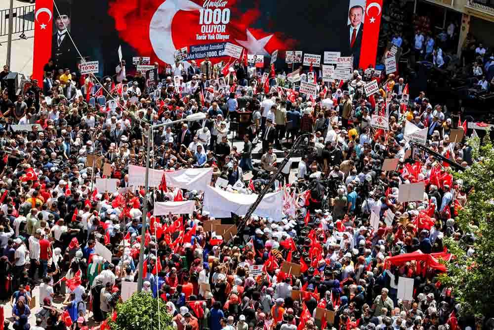 Diyarbakır annelerinin oturma eylemi 1000'inci gününde