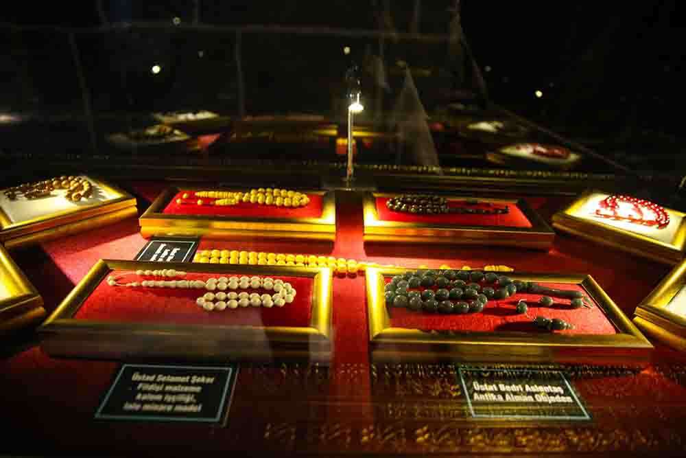 Diyarbakır'da Osmanlı ve Mevlevi motifleriyle bezenmiş tespihler sergileniyor