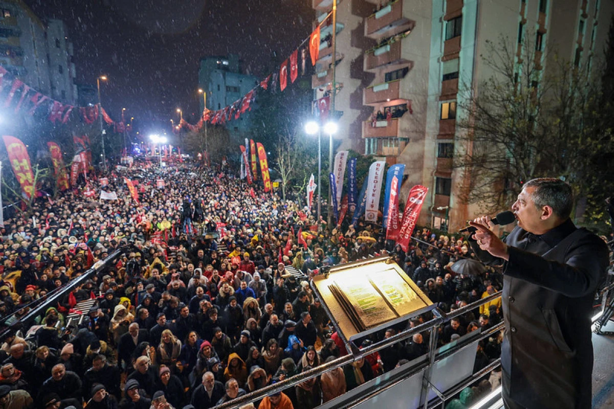 Dondurucu Soğukta Dev Miting: Ataşehir &ldquo;Millet İradesi&rdquo; İ&ccedil;in Tek Y&uuml;rek Oldu