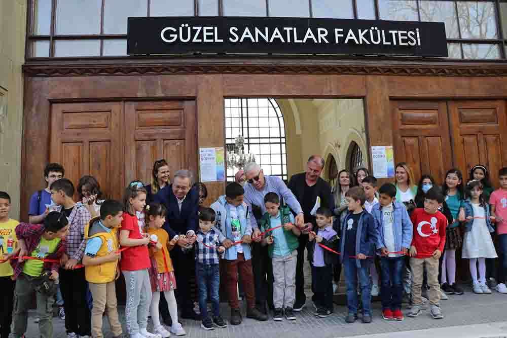Edirne'de minikler, sanatçı ve akademisyenlerin resimlerini yeniden yorumladı