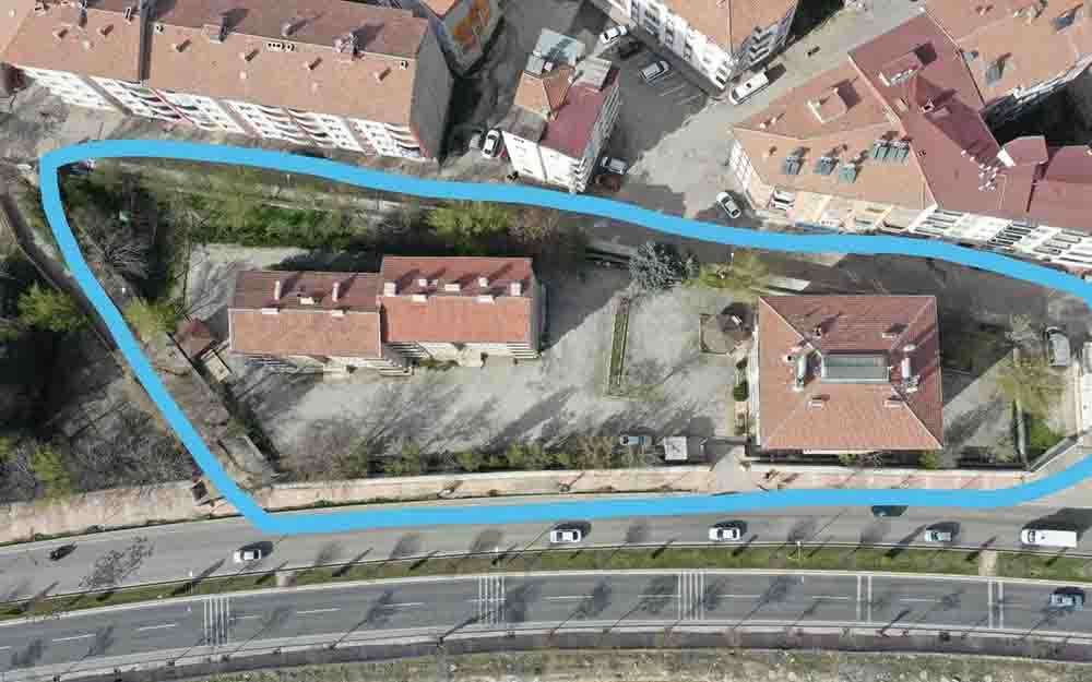 Elazığ Kültür Mahallesi Muhtarı yeşil alan sözü aldığı yere benzinlik olarak işlenmesine tepki gösterdi. 