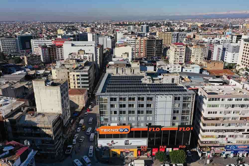 Enerjisa, Adana'da Teknosa mağazasına güneş enerjisi santrali kurdu 