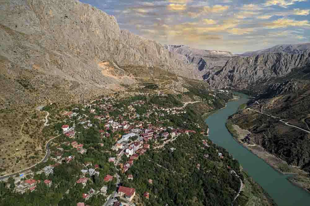 Erzincan'ın turistik Kemaliye ilçesi  sakin şehirler ağına katıldı. 