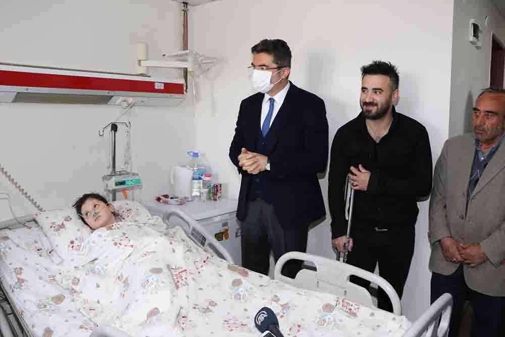 Erzurumlu kahraman baba hayatını kurtardığı kız ile hastanede görüştü 