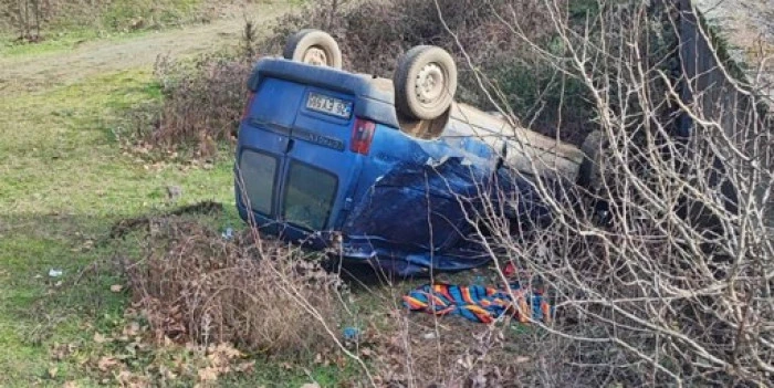 Esemen K&ouml;y&uuml; Yolunda Feci Anlar: Ara&ccedil; 2 Metrelik K&ouml;pr&uuml;den D&uuml;şt&uuml;