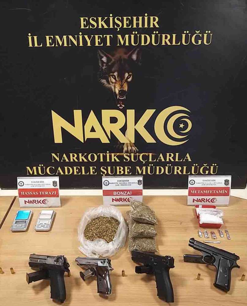 Eskişehir'de düzenlenen uyuşturucu operasyonunda 4 zanlı tutuklandı